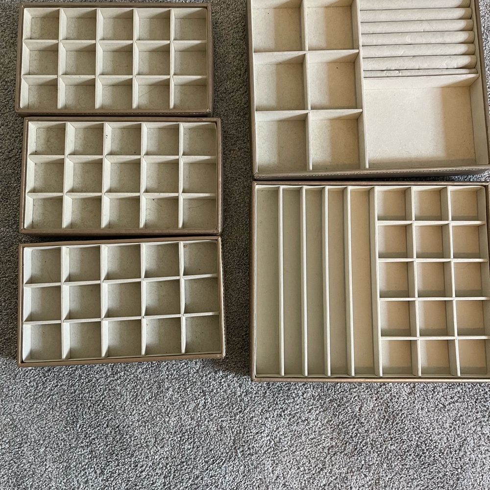 Jewelry organizer trays